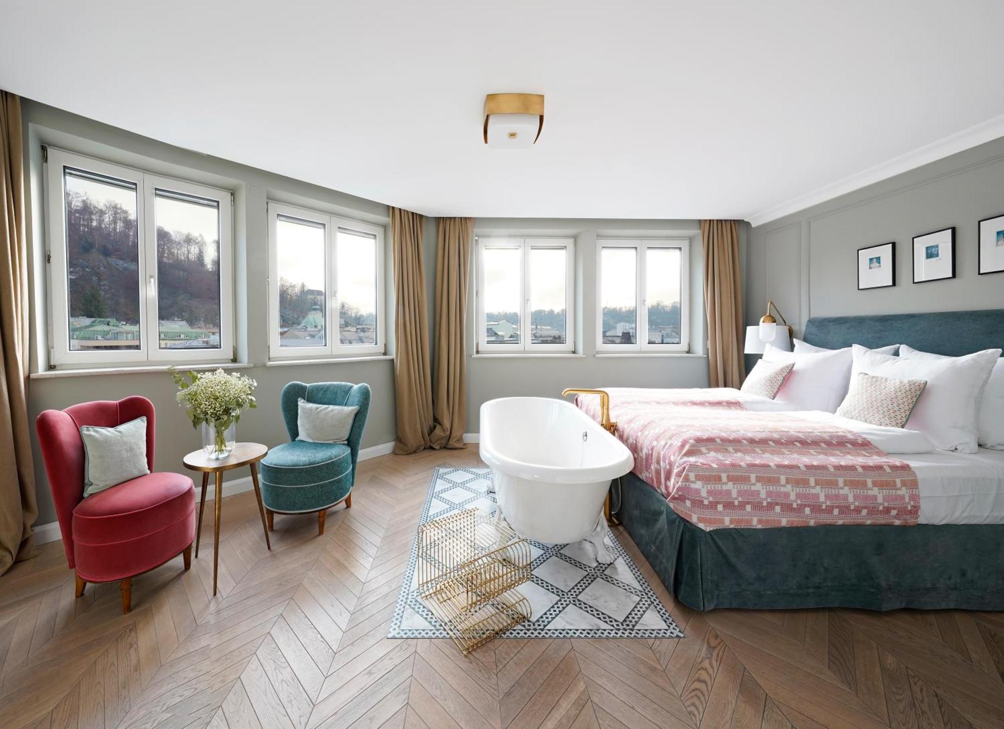 Extra Large Room Bathtub Separate Living Area Sofa Bed,1195031269:JPEG